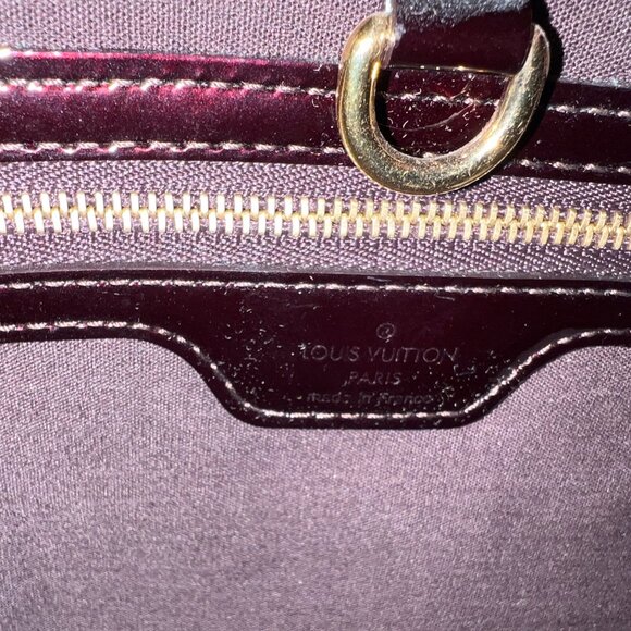 Louis Vuitton vernis Rayures Wilshire PM amarante- guaranteed authentic - Picture 11 of 14